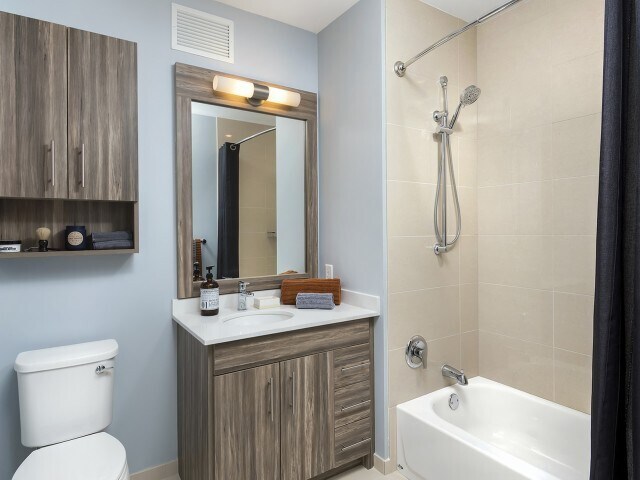 Building Photo - 511 N McClurg Ct
