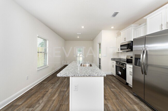 Building Photo - 13330 Shea Cir