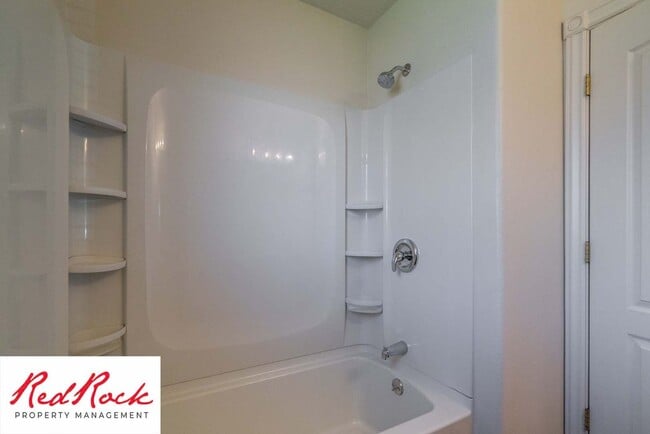 Building Photo - Spacious 3-Bed, 2-Bath Ivins Townhome – Do...