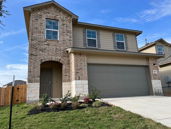 Building Photo - Beautiful 4 bedroom, 2.5 bathroom home in a great location!