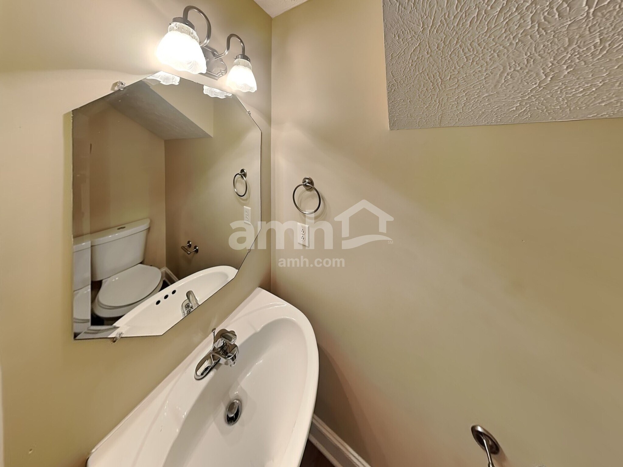 Building Photo - 2140 Aberdeen Cir