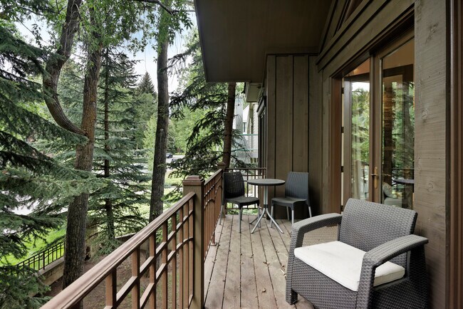 Building Photo - 207 N 2nd St