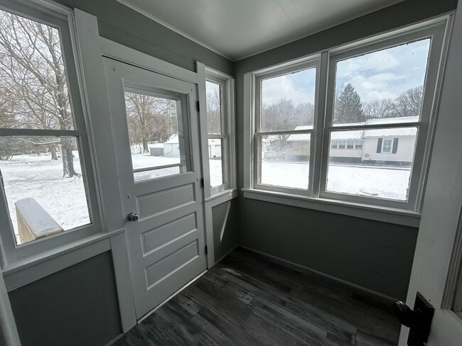 Building Photo - Fully Renovated 3 Bedroom, 2 Full Bath Home on a Double Lot in Grove City!