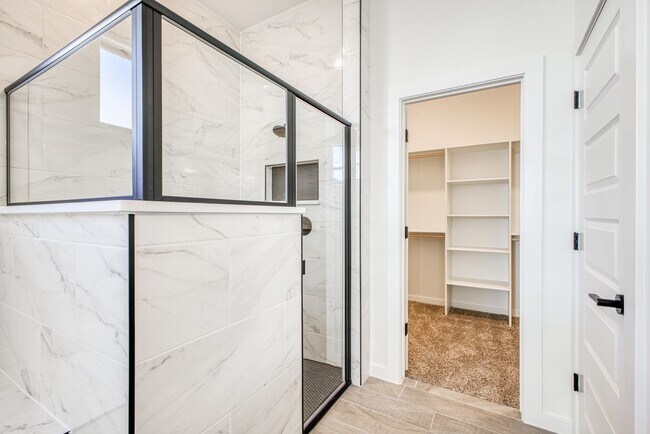 Building Photo - Beautiful East side House 4 bed-2.5 baths, part of The Overlook Casa Club that includes Swimming ...