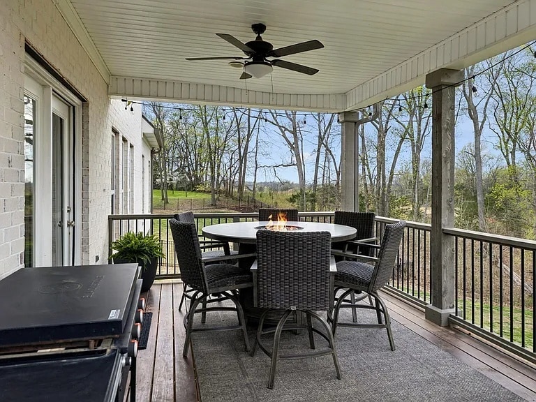 Building Photo - 230 Amana Dr