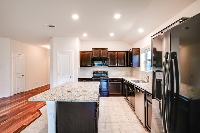 Building Photo - 908 Wolcott Dr