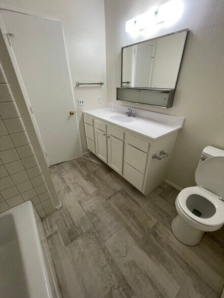 Building Photo - 453 Sancado Ter