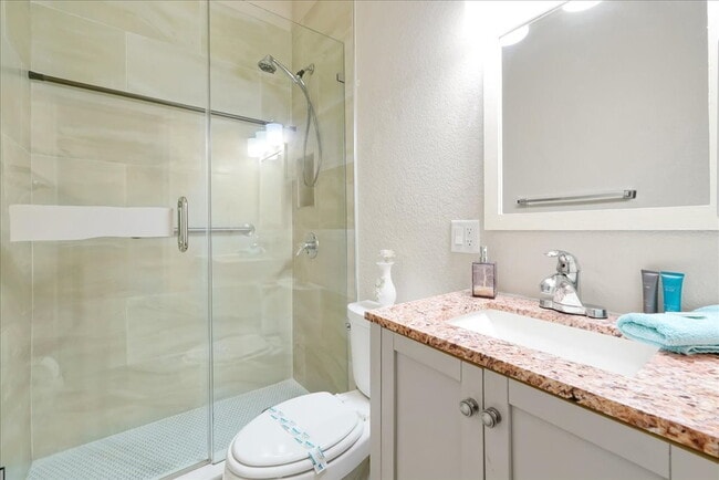 Building Photo - "ALL UTILITIES INCLUDED & Fully Furnished! Stunning 4-Bed, 3-Bath Townhome in Haines City"