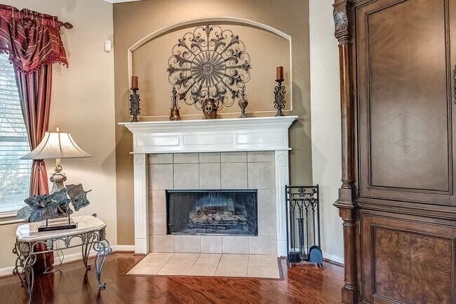 Building Photo - 18318 Hampton Hills Dr