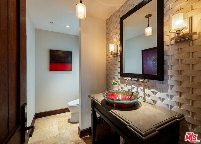 Building Photo - 964 Palisades Beach Rd