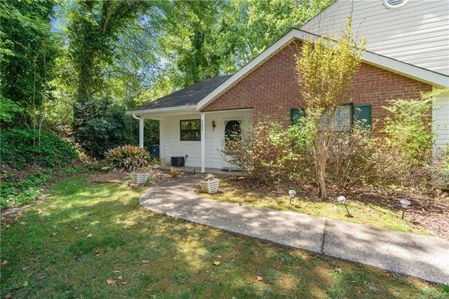 Building Photo - 5000 Village Green Way