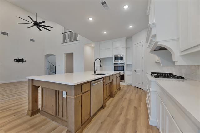 Building Photo - 545 Goose Lake Dr