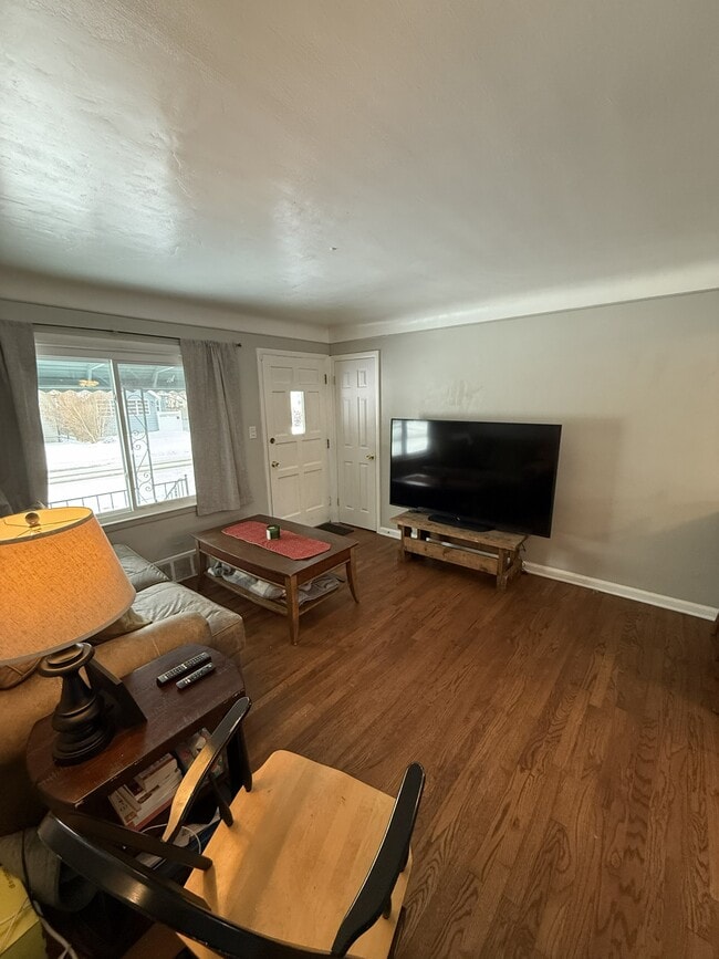 Building Photo - 131 W Evelyn Ave