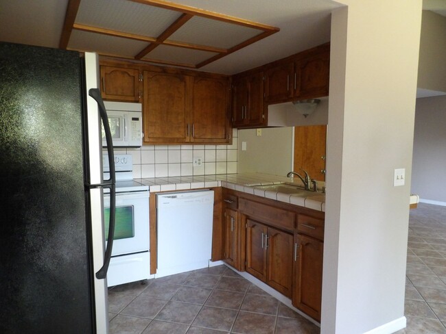 Building Photo - Great home for rent in Visalia!