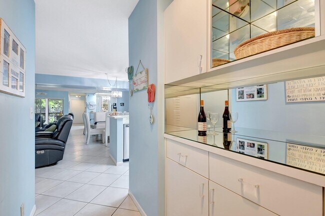 Building Photo - 6586 Southurst Terrace