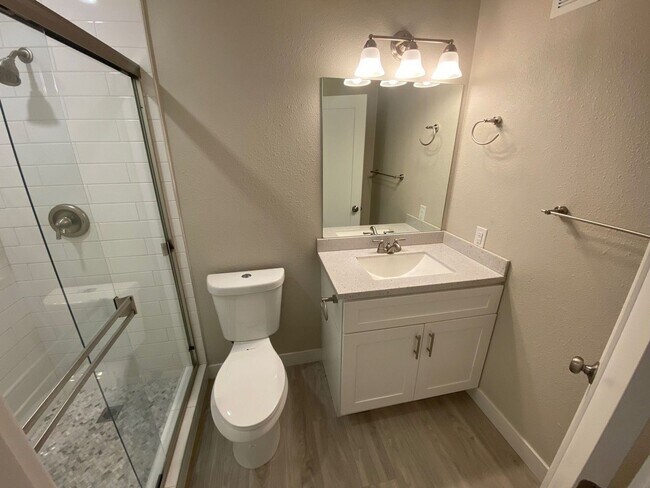 Building Photo - 8 BED/ 4 BATH with a POOL and Views!
