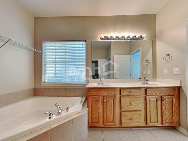 Building Photo - 14127 Hiawatha Ct