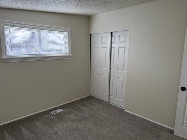 Building Photo - 5089 S 1950 W