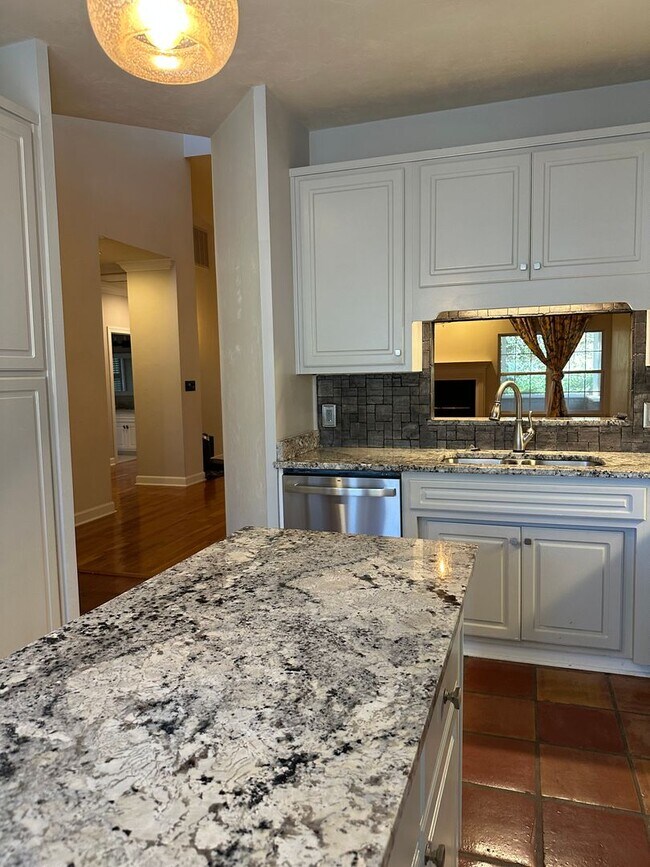 Building Photo - Killearn Pebble Creek HOA Community 2/2 Si...