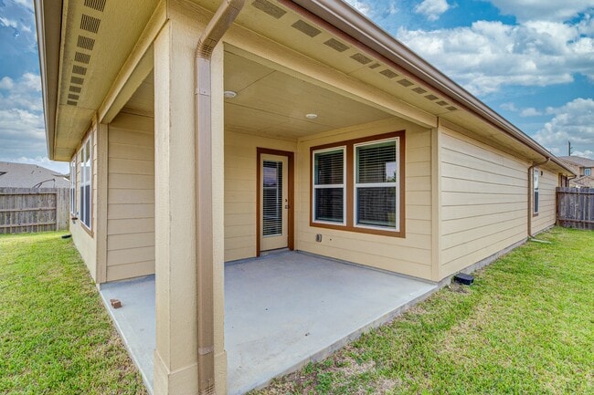 Building Photo - 2031 Stella Pne Dr