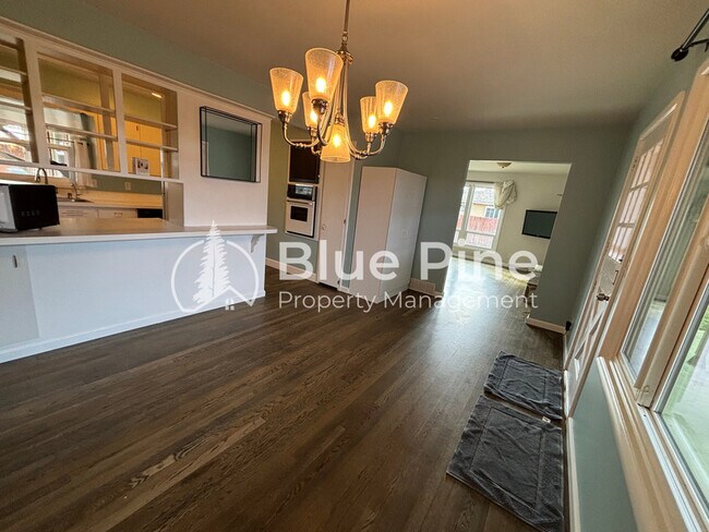 Building Photo - 1058 Mojave St