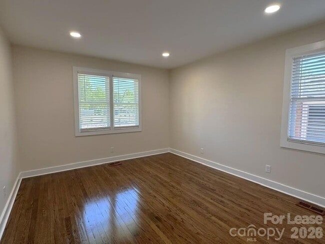 Building Photo - 19612 Oak St