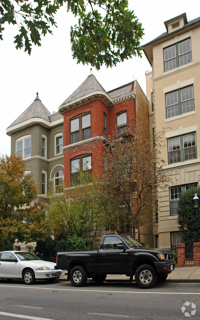 Building Photo - 1527 Q St NW
