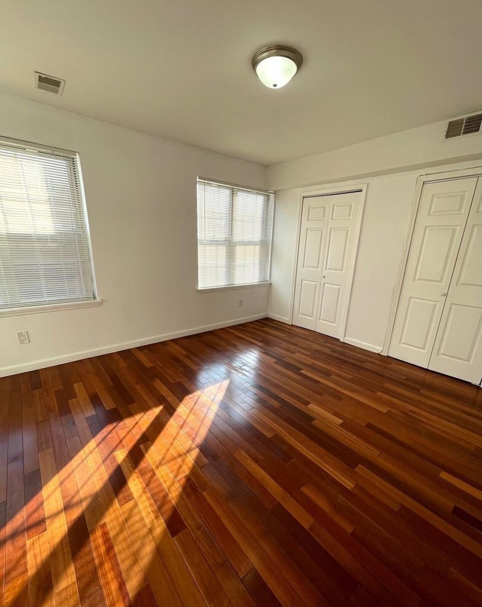 Building Photo - 1118 Buttonwood St