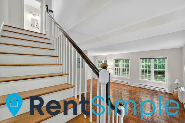 Building Photo - 3225 Gunston Rd