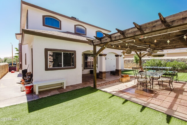 Building Photo - 3733 Tierra Campa Dr