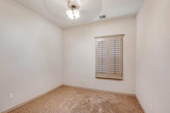 Building Photo - East El Paso 3bed/2bath Refrig A/C in Gated Community with Pool Access!