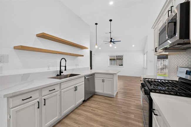 Building Photo - 17006 Enchanted Cir E