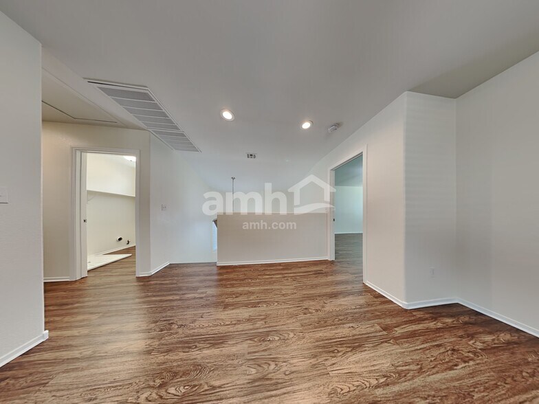 Building Photo - 9233 Lowery Point Ct
