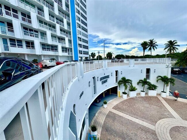 Building Photo - 2800 E Sunrise Blvd