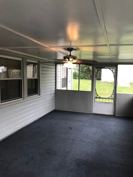 Building Photo - 1048 McDow Dr