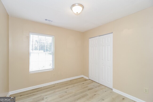 Building Photo - 571 Cardell Cir SE