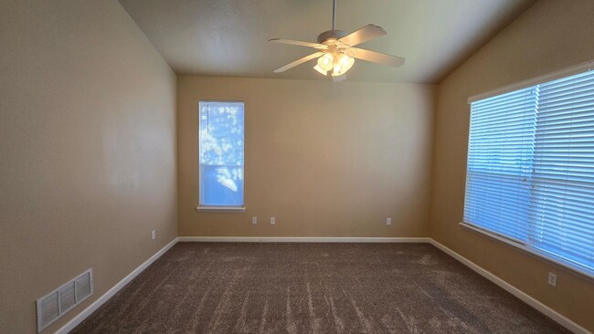 Building Photo - 7747 Mountain Laurel Dr