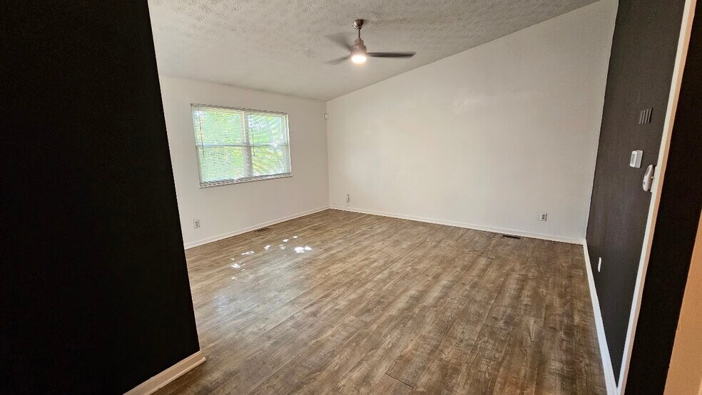 Living Room - 626 Woods Crossing Dr