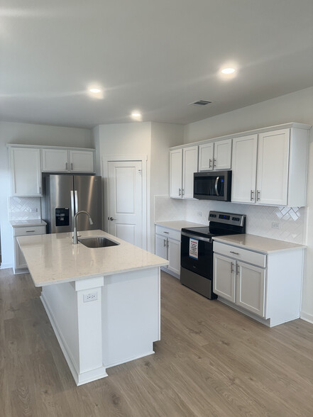 Kitchen - 2539 Rose Archer Ln