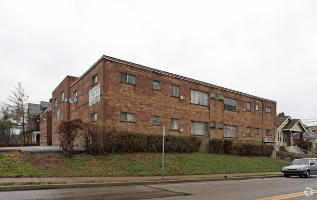 Primary Photo - Colonial Vista Apartments