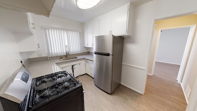 Interior Photo - FREE RENT! BEAUTIFUL 2 BDRM / 1 BATH APT. ...