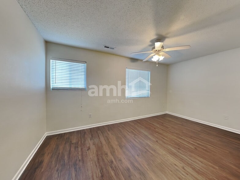 Building Photo - 1066 Bridgend Dr