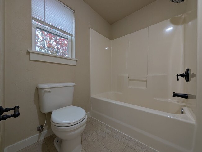 Building Photo - Beautiful 3+ Bedroom, 3 Bath Home With An ...