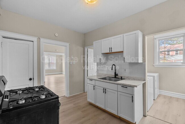 Building Photo - 4102 California Ave