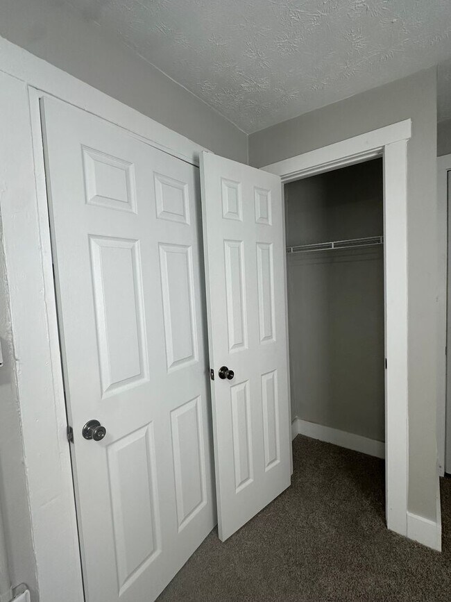 Building Photo - 3 Bedroom / 2 Bath near park