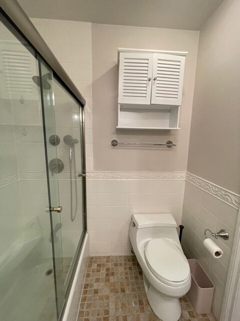 Building Photo - 451 S Barrington Ave