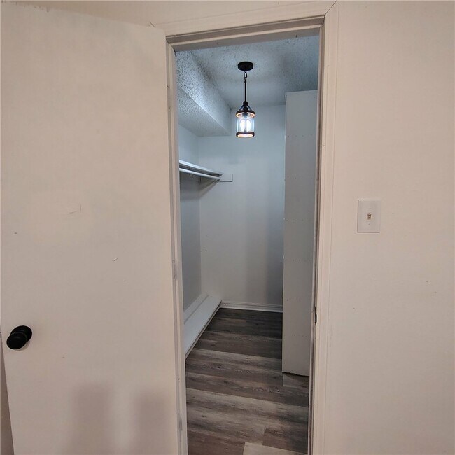 Building Photo - 3129 Glen Flora Way