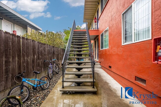 Building Photo - 455 E L St