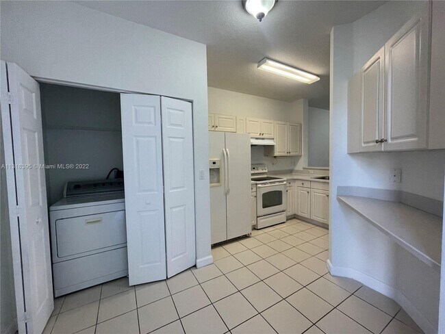 Building Photo - 4130 Napoli Lake Dr
