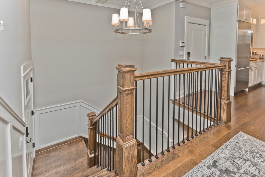 Building Photo - 4753 N Hamilton Ave